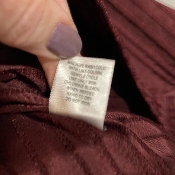 Large Button Down Top. MUST BE BUNDLED - Picture 8 of 9